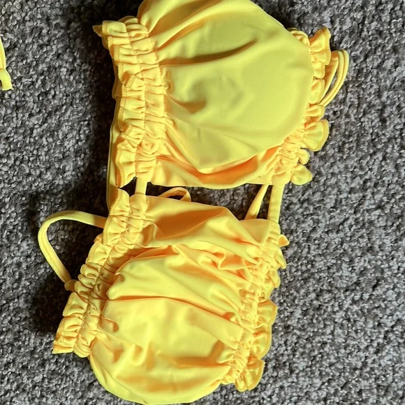 Yellow bikini set - Picture 2 of 5